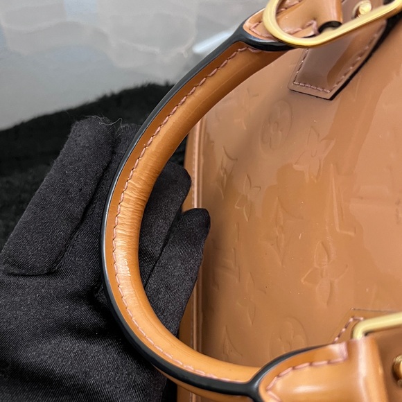 Auth Louis Vuitton Vernis Alma BB Rose Velours w/ Gold Hardware - Picture 5 of 16